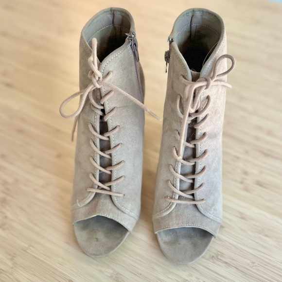 Open toed lace up boots - Picture 6 of 6